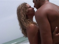Vidéo porno mobile : Calia embrasse, Calia embrase...